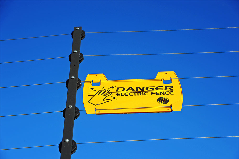 ELECTRIC-FENCE-WARNING-SIGN