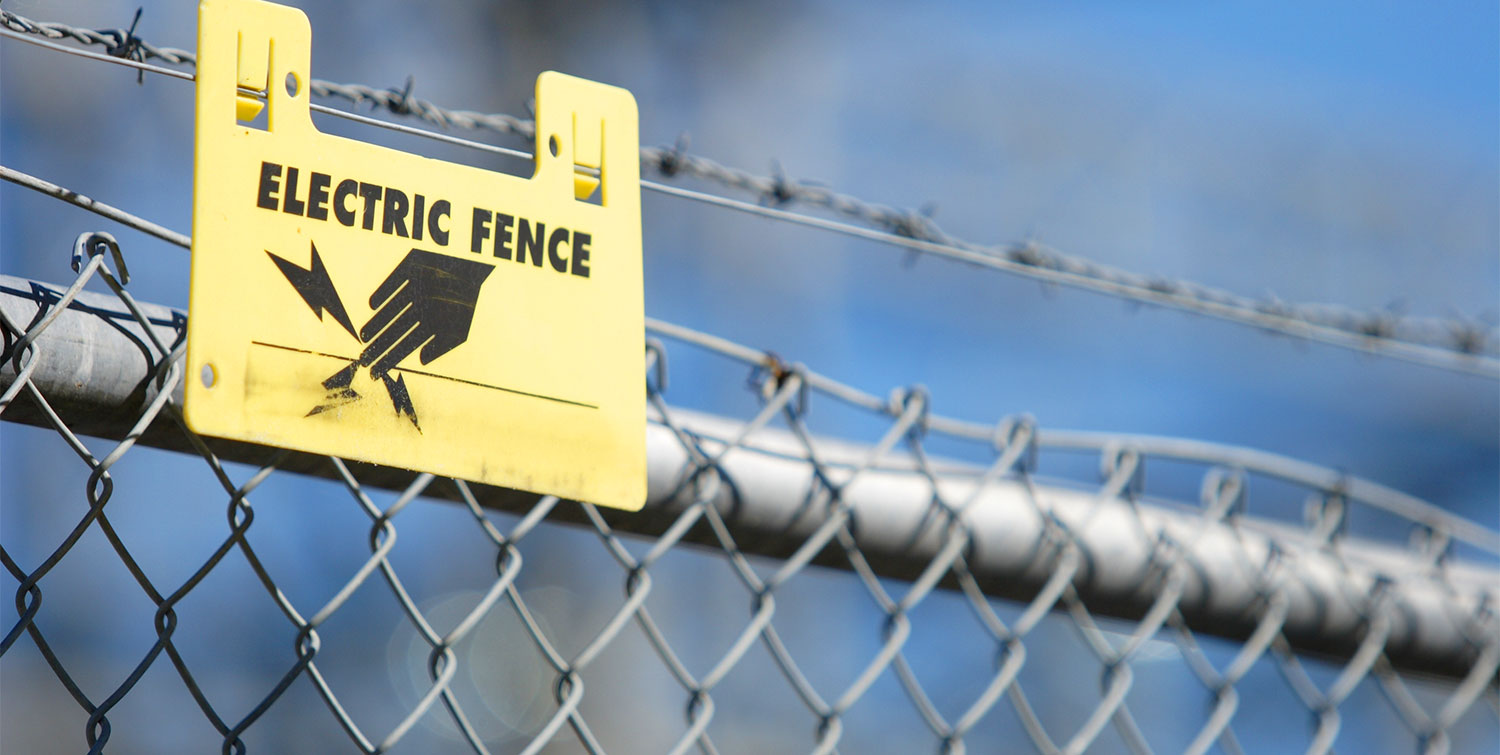 electric-fence-with-warning-sign